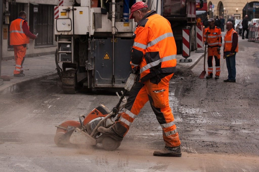 Straßenbau, Straßenausbau, Reparatur, Renovierung, Anliegerinteressen,